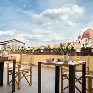 https://relais-luce-florence.it-tuscanyhotel.com